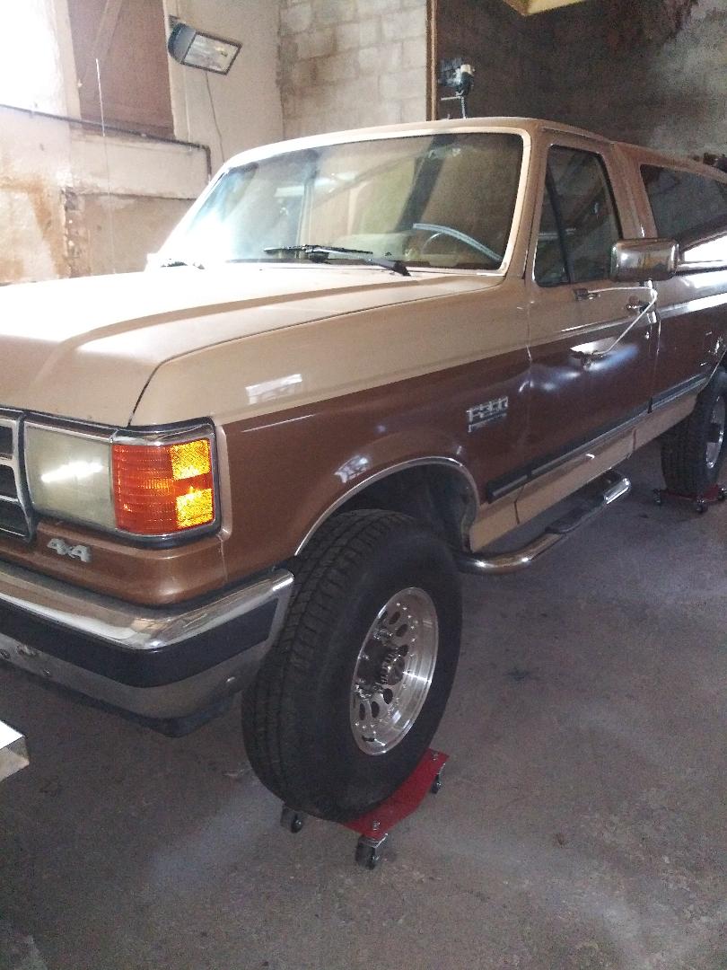 1989 F250 Front corner view