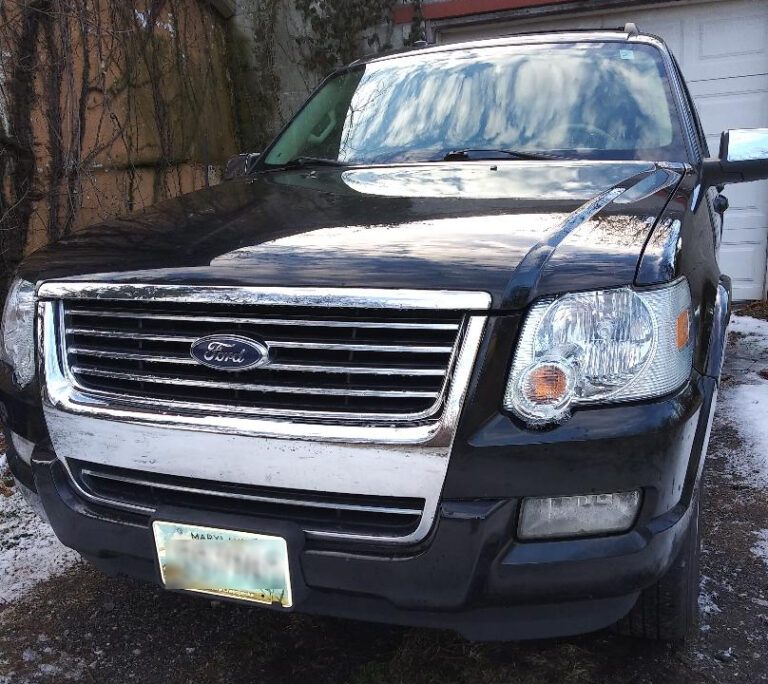 2009 Ford Explorer front corner view